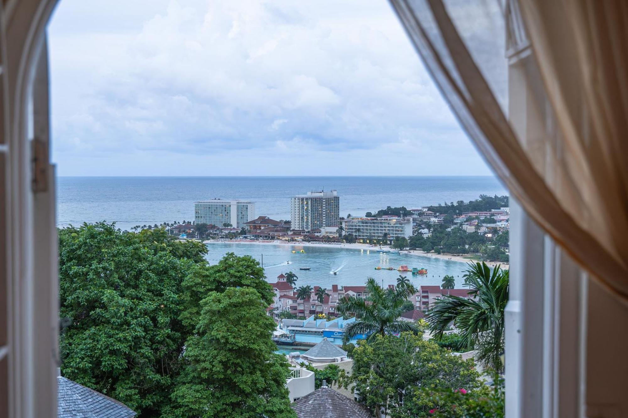 Hummingbird Retreat - Luxury Oceanview Apt, 7-Minute Walk To Beach Ocho Rios Exterior foto